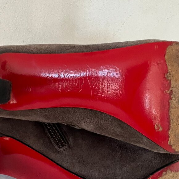 $1200 CHRISTIAN LOUBOUTIN ELEPHANT GREY TROTTINETTE SUEDE ANKLE BOOTS SZ 39 - Picture 7 of 9
